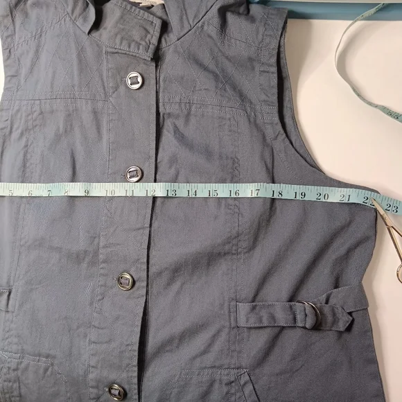 Hooded vest, Maurices size XL, new without tag. - Picture 12 of 17